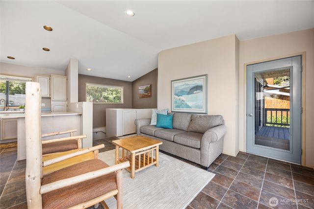 3150 S Lakeshore Road, Chelan, WA 98816