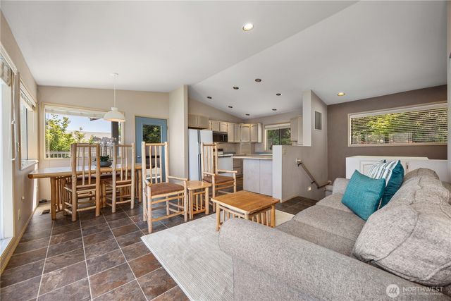 3150 S Lakeshore Road, Chelan, WA 98816