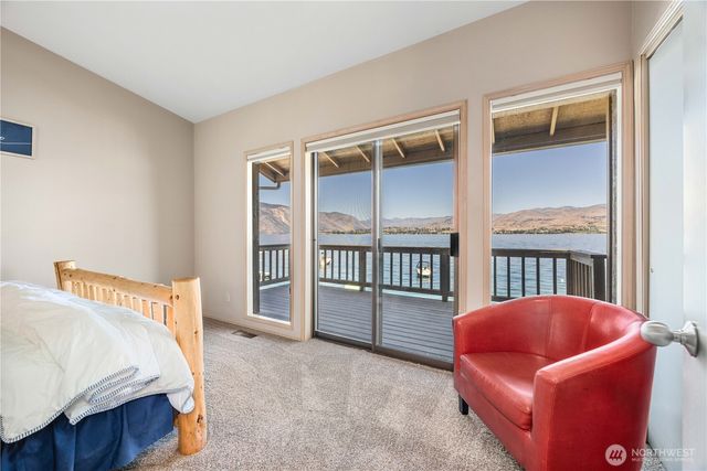 3150 S Lakeshore Road, Chelan, WA 98816
