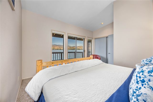 3150 S Lakeshore Road, Chelan, WA 98816