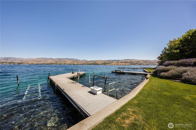 3150 S Lakeshore Road, Chelan, WA 98816