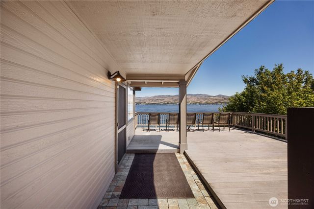 3150 S Lakeshore Road, Chelan, WA 98816