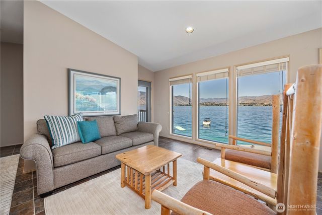 3150 S Lakeshore Road, Chelan, WA 98816