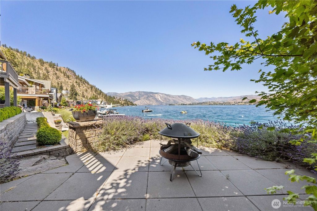3150 S Lakeshore Road, Chelan, WA 98816