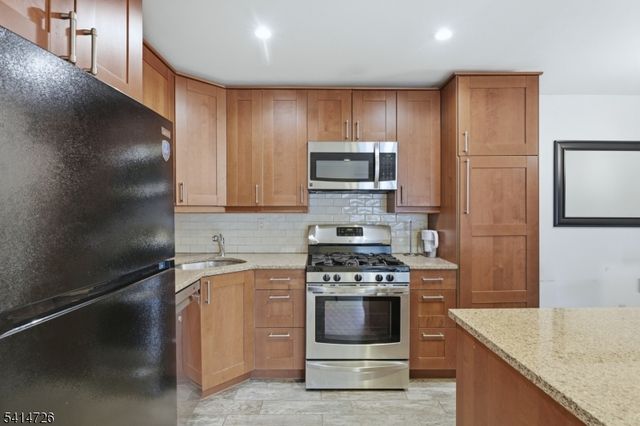 115 Applegate Ln, East Brunswick Twp., NJ 08816