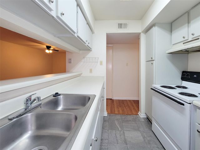 8435 Hearth Drive 2, Houston, TX 77054