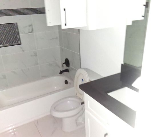 1212 S Rockwall Avenue, Terrell, TX 75160