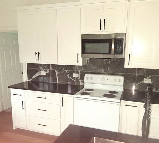 1212 S Rockwall Avenue, Terrell, TX 75160