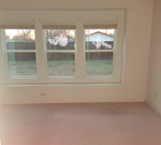 1212 S Rockwall Avenue, Terrell, TX 75160