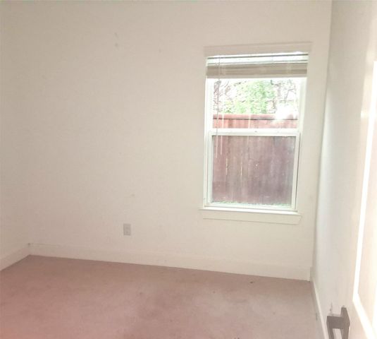 1212 S Rockwall Avenue, Terrell, TX 75160