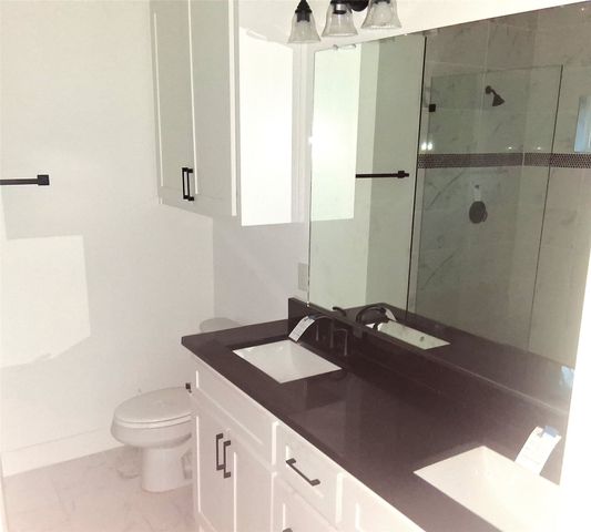 1212 S Rockwall Avenue, Terrell, TX 75160