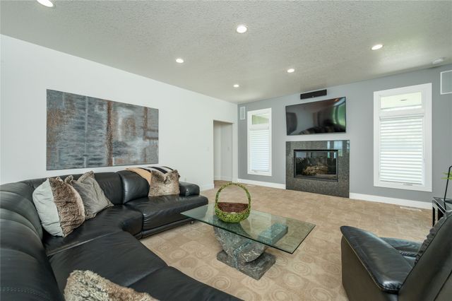 8248 Buchanan Trail, Norwalk, IA 50211