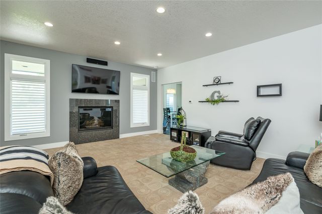 8248 Buchanan Trail, Norwalk, IA 50211
