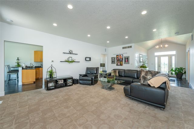 8248 Buchanan Trail, Norwalk, IA 50211