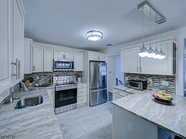 432 Lakeside Ave, Hopatcong Boro, NJ 07821
