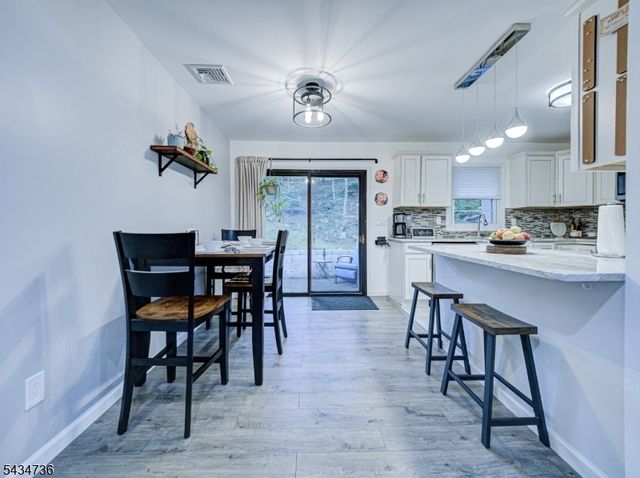 432 Lakeside Ave, Hopatcong Boro, NJ 07821