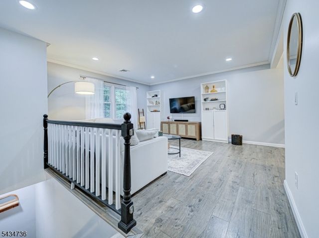 432 Lakeside Ave, Hopatcong Boro, NJ 07821