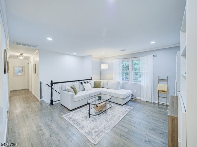 432 Lakeside Ave, Hopatcong Boro, NJ 07821