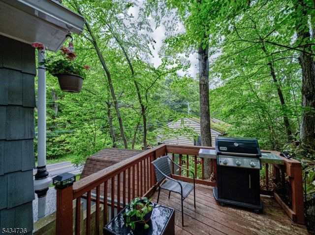 432 Lakeside Ave, Hopatcong Boro, NJ 07821