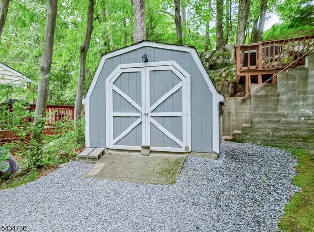 432 Lakeside Ave, Hopatcong Boro, NJ 07821