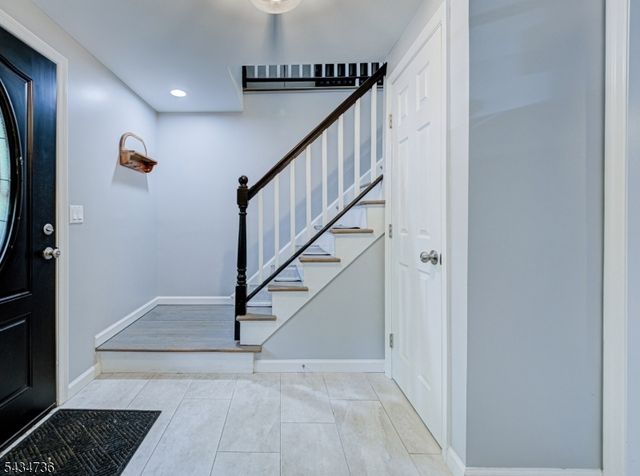 432 Lakeside Ave, Hopatcong Boro, NJ 07821