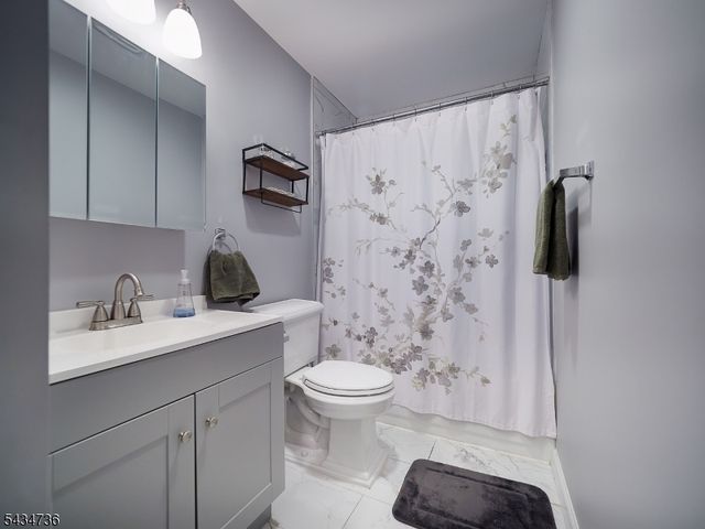 432 Lakeside Ave, Hopatcong Boro, NJ 07821