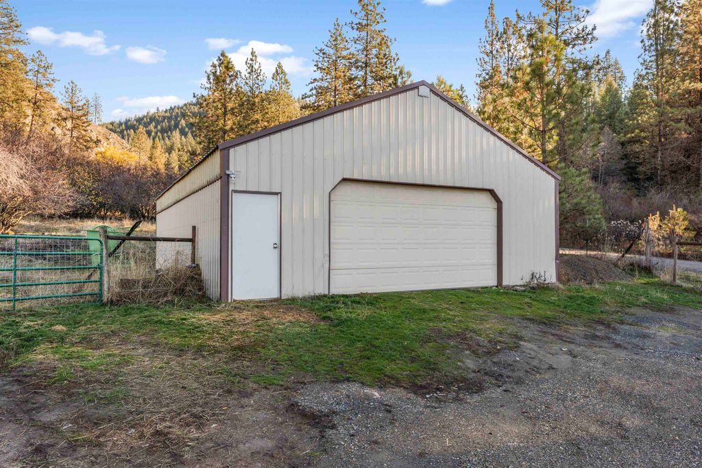 3613 Martin Rd, Gifford, WA 99131 photo 26