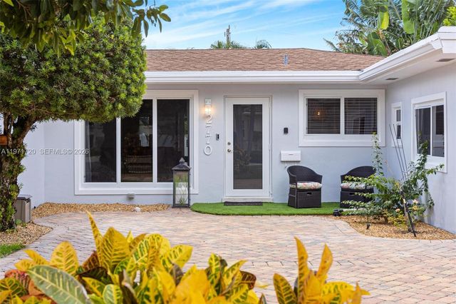 2770 NE 30th St, Lighthouse Point, FL 33064