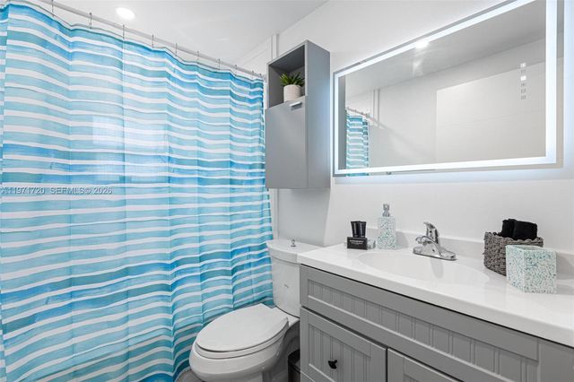 2770 NE 30th St, Lighthouse Point, FL 33064