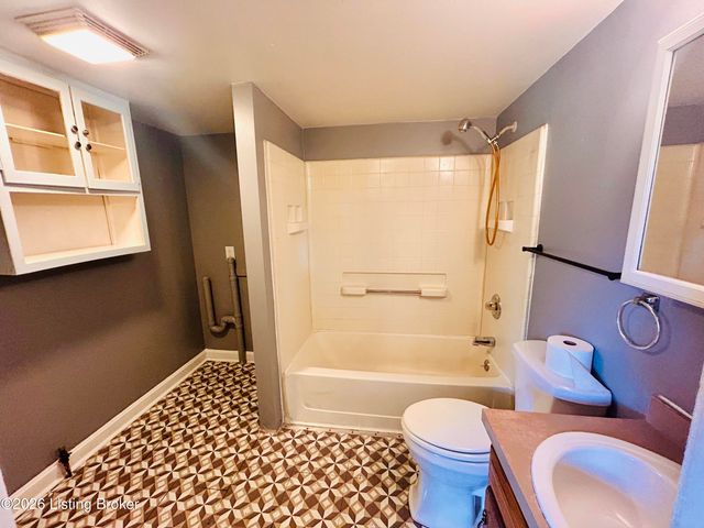 2315 Upper Hunters Trace, Louisville, KY 40216