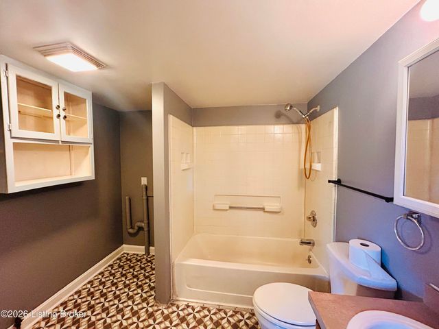 2315 Upper Hunters Trace, Louisville, KY 40216