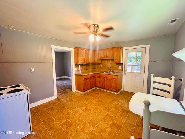 2315 Upper Hunters Trace, Louisville, KY 40216