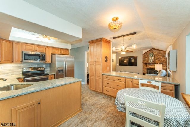 14 Stanley Pl, Mount Olive Twp., NJ 07828