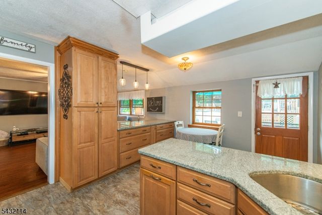 14 Stanley Pl, Mount Olive Twp., NJ 07828