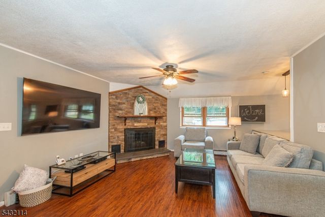 14 Stanley Pl, Mount Olive Twp., NJ 07828