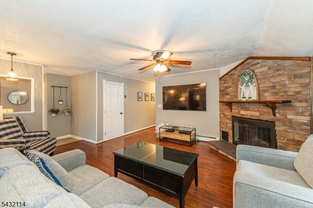 14 Stanley Pl, Mount Olive Twp., NJ 07828