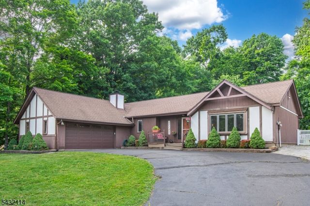 14 Stanley Pl, Mount Olive Twp., NJ 07828
