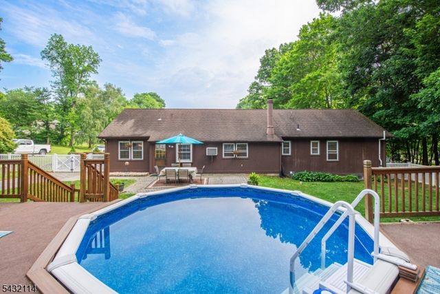 14 Stanley Pl, Mount Olive Twp., NJ 07828
