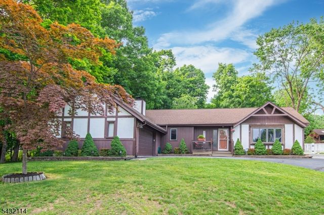 14 Stanley Pl, Mount Olive Twp., NJ 07828