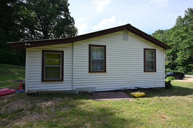 9097 Denton Rd, Linden, TN 37096