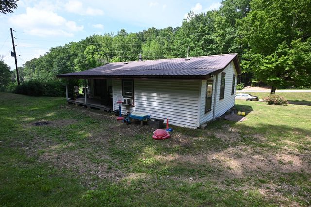 9097 Denton Rd, Linden, TN 37096