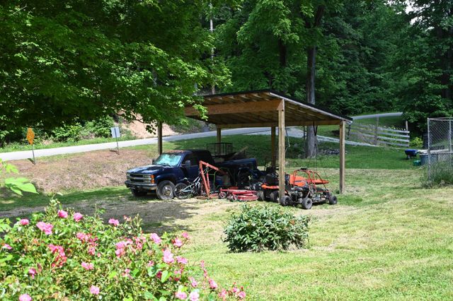 9097 Denton Rd, Linden, TN 37096