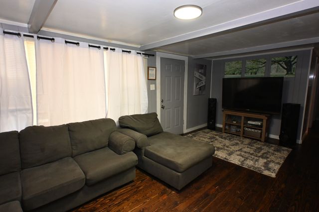 9097 Denton Rd, Linden, TN 37096