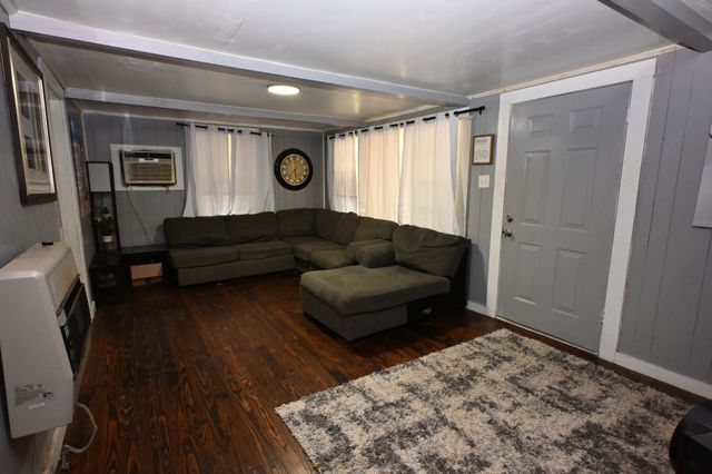 9097 Denton Rd, Linden, TN 37096