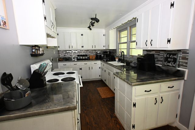 9097 Denton Rd, Linden, TN 37096