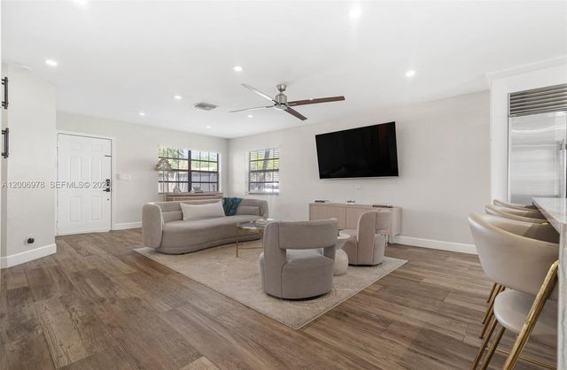 9161 Vineyard Lake Dr 9161, Plantation, FL 33324