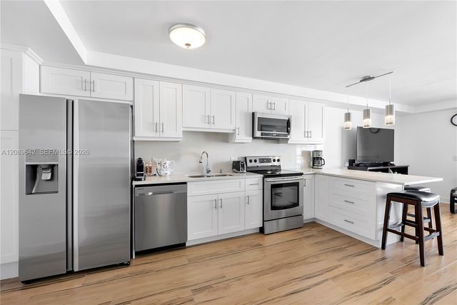 1800 Collins Avenue 11B, Miami Beach, FL 33139