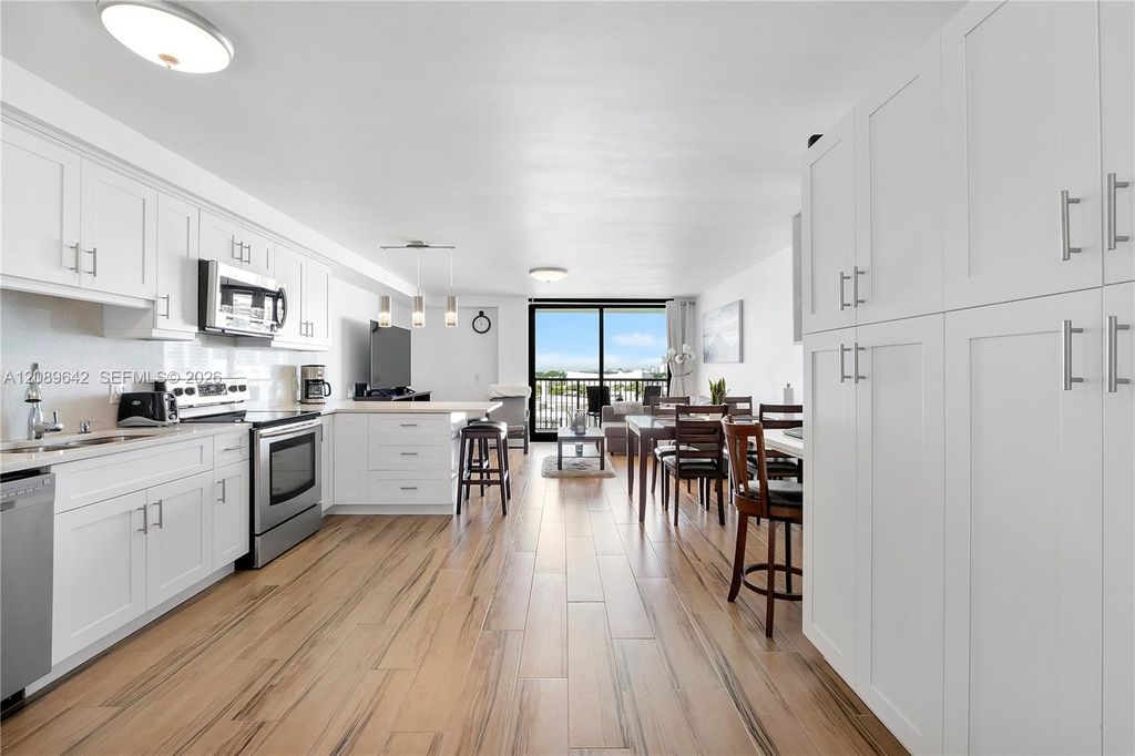 1800 Collins Avenue 11B, Miami Beach, FL 33139