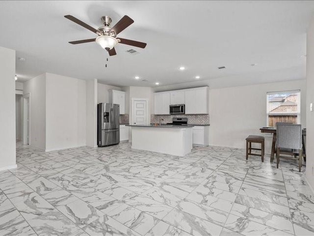 9203 Waldrick Trace Drive, Rosharon, TX 77583