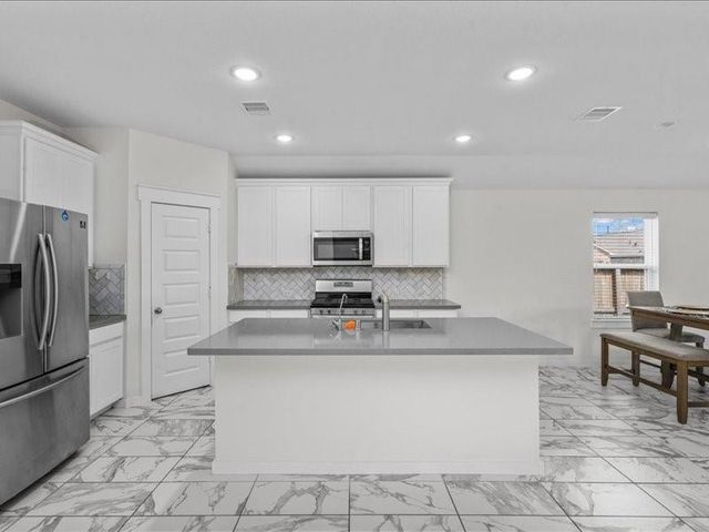 9203 Waldrick Trace Drive, Rosharon, TX 77583